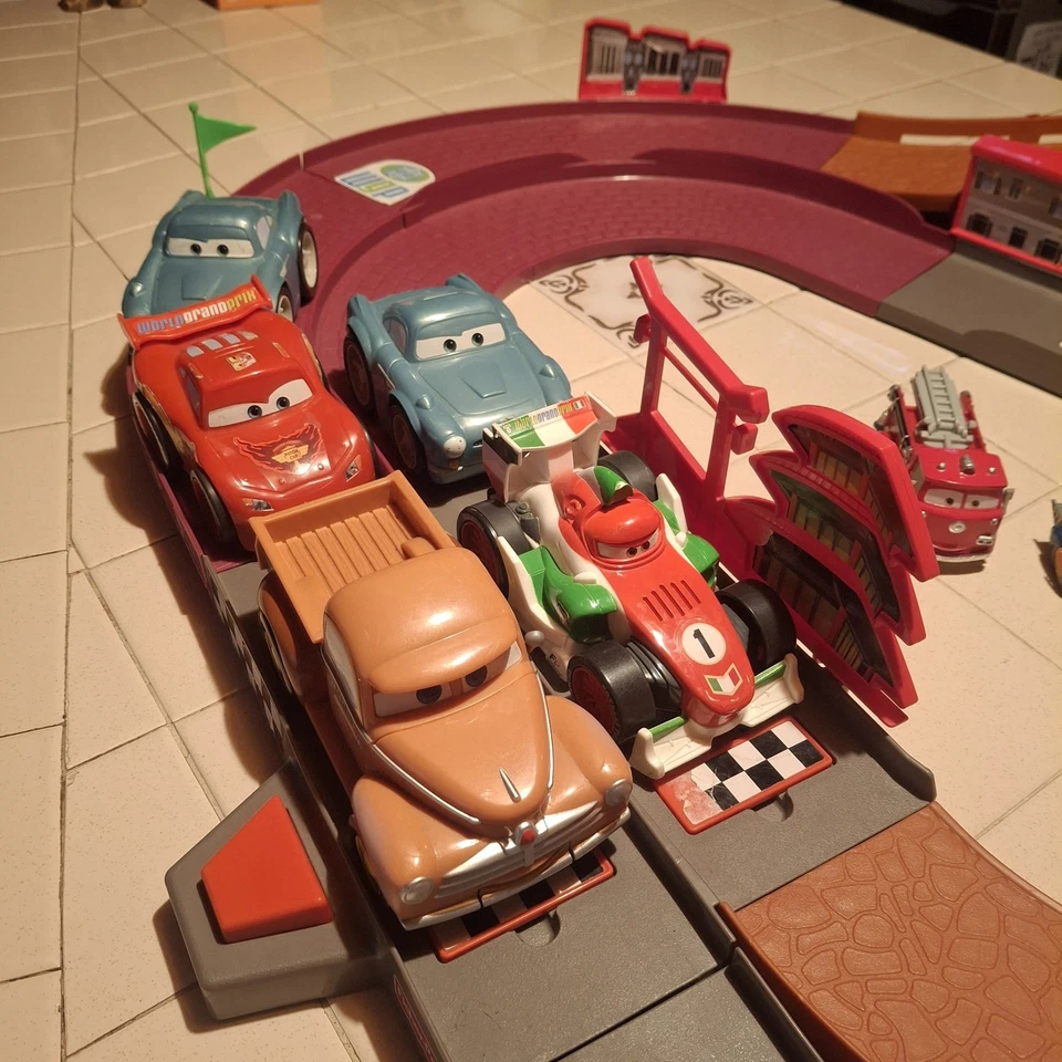 Fisher Price Disney Pixar Cars, Shake N Go, World Grand Pros Speedway - Image 2 of 4
