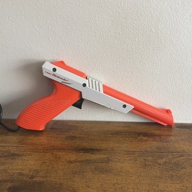 Nintendo Entertainment System NES Zapper 1985 NES-005 Orange Light Gun Works
