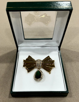Avon Honor Society Emerald Green Broach St Patricks Day Gift Pin New Vintage!