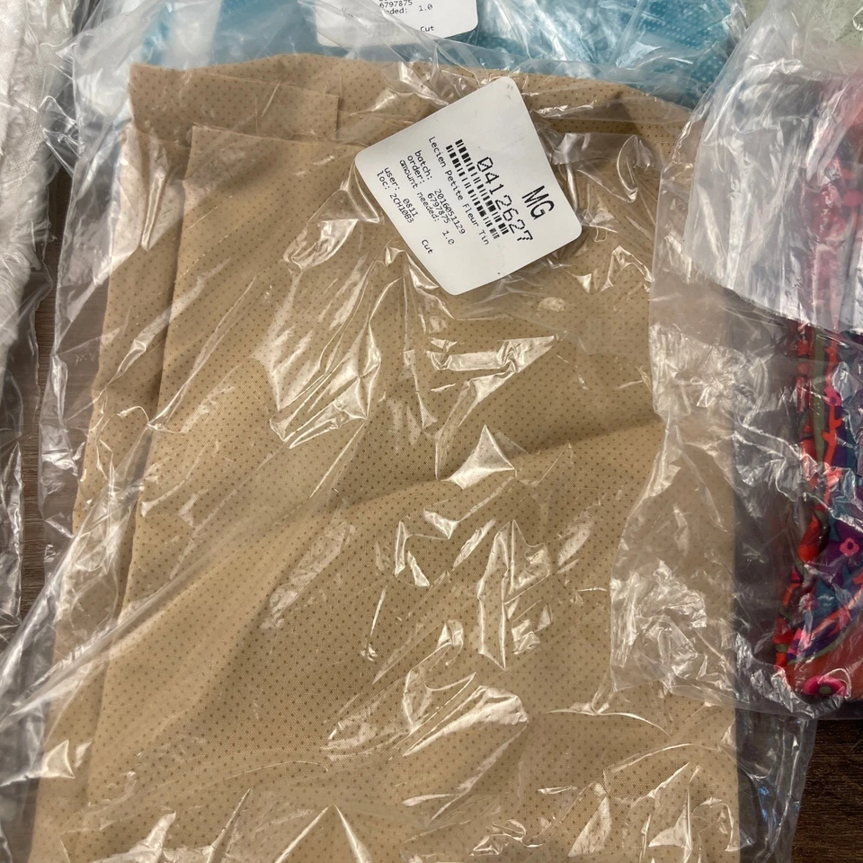 Lote de estampados florales de tela surtidos, encaje, cinta de mariposa Foto 3 de 4