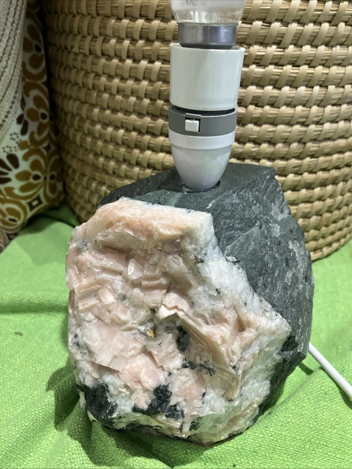 " Handmade Rose Quartz Stone Table Lamp Base - Image 3 of 4