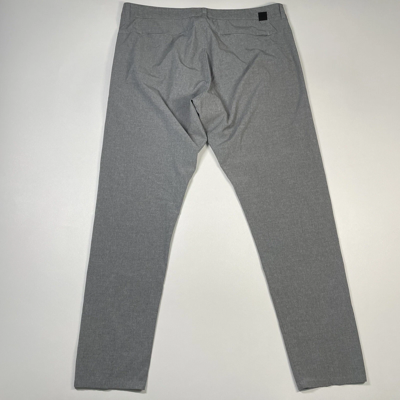 vuori aim performance golf travel chino measures 40x32 pants