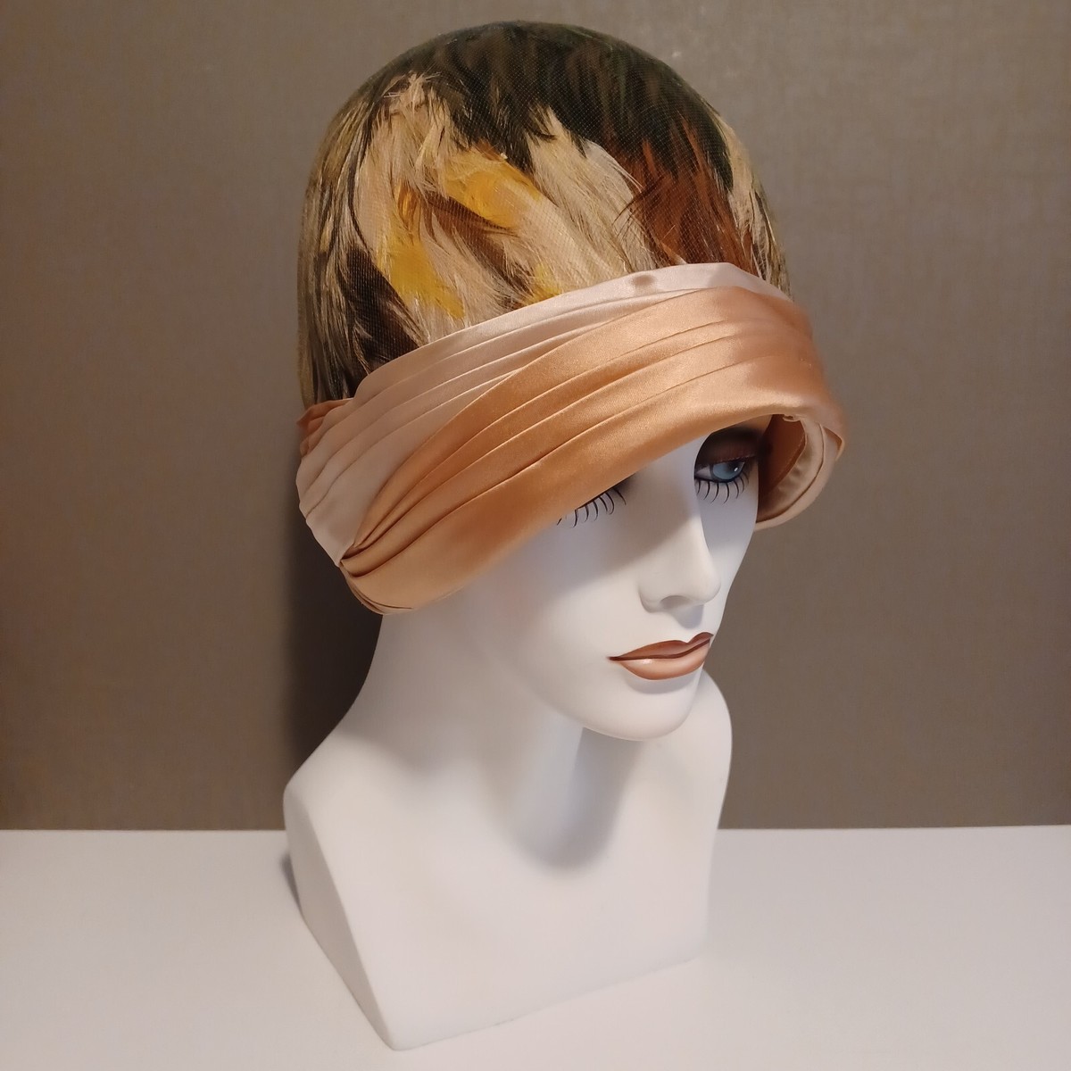 Vintage PAUL BENSAM Cloche Hat Feathers Under Netting with  display picture 1