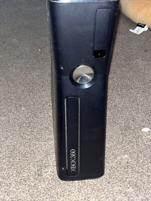 Microsoft Xbox 360 Slim Kinect & Adventures Bundle 4 GB mattschwarze Konsole...
