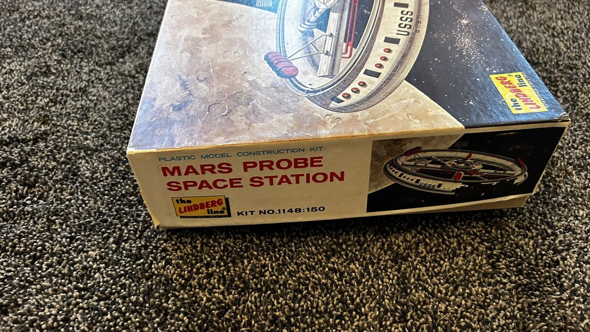 1975 LINDBERG MARS PROBE SPACE STATION Plastic MODEL KIT No 1148