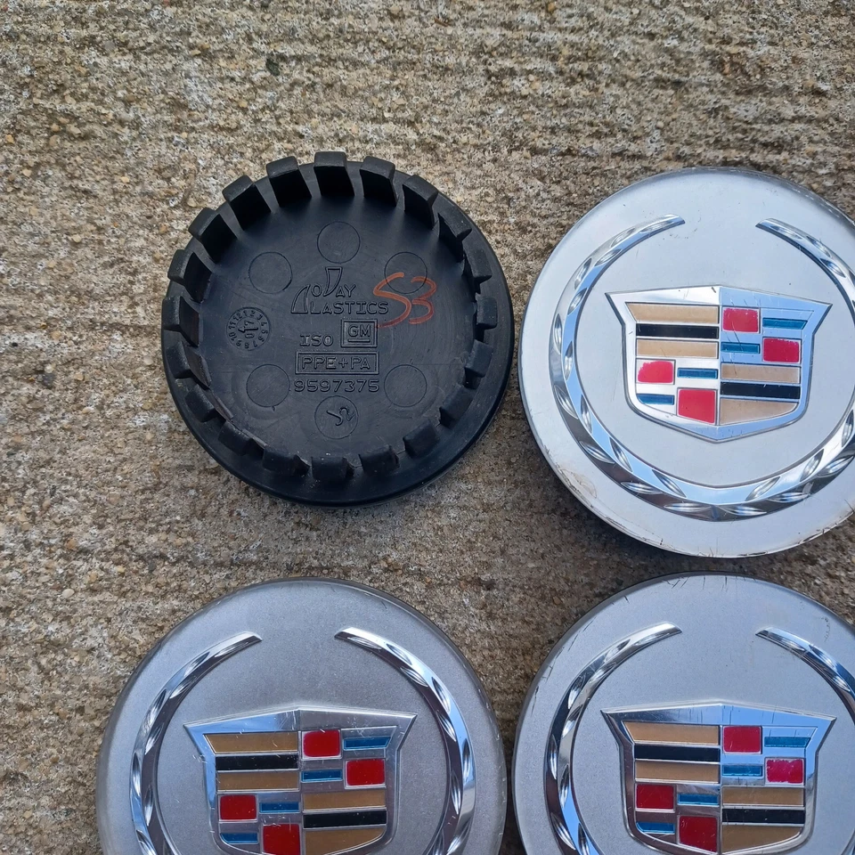Juego de 4 tapas centrales Cadillac CTS DTS SRX STS XLR ATS, 2004-2016 parte # 9597375 Foto 3 de 3