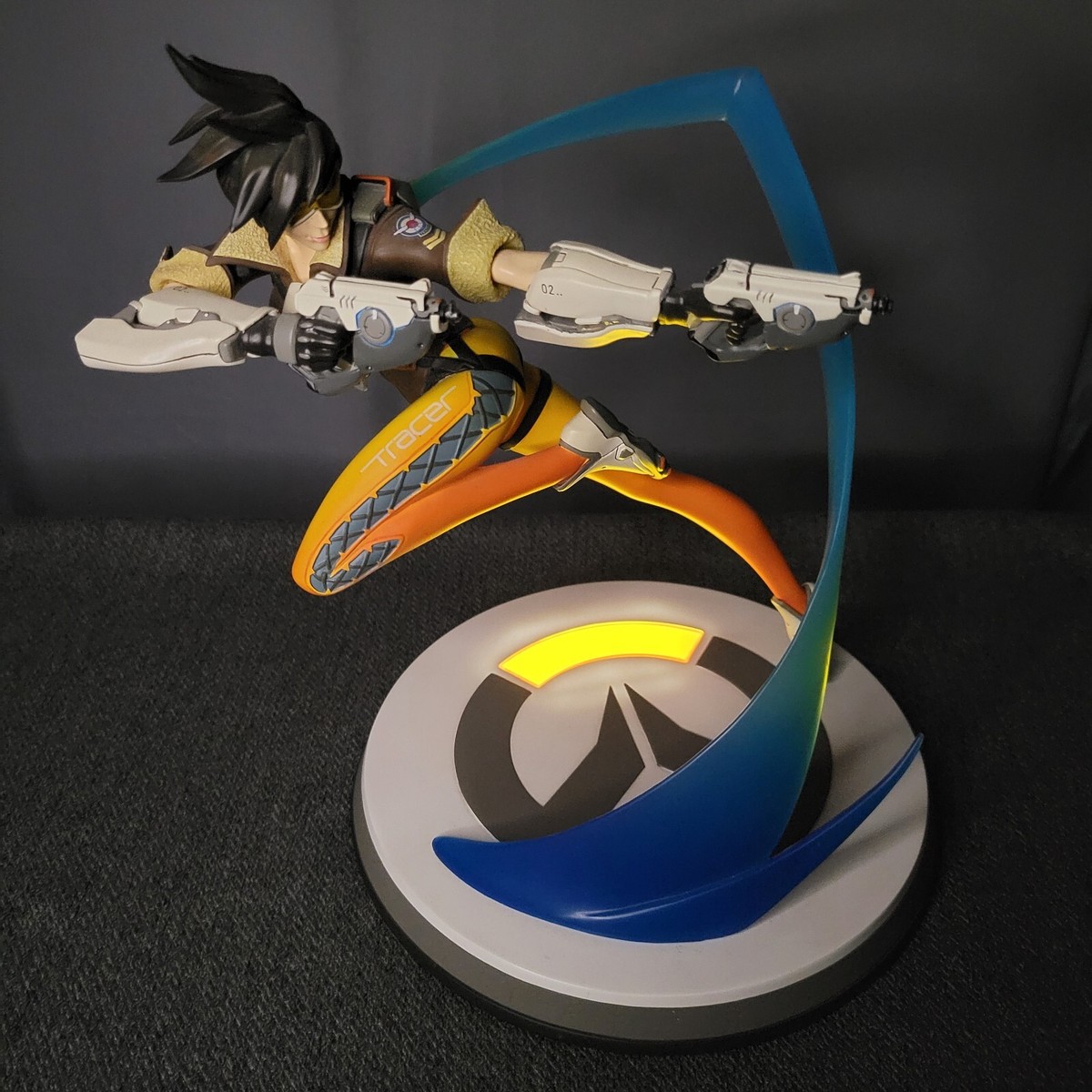 Overwatch Tracer Statue (製造元：Blizzard Entertainment) [並行輸入品] Amazon.com: Statue Overwatch Tracer 12-Inch : Toys & Games