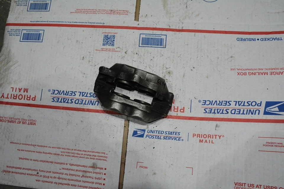 Honda CBR600F4 1999 pinza de freno delantera izquierda Foto 3 de 3