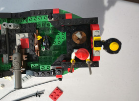 LEGO 6250 Cross Bone Clipper - 99% Complete Authentic Pcs. Very Clean! 