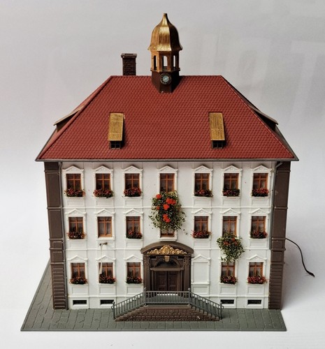 H0 Faller Rathaus 190824 Kleinstadt ähnl. Pola Volksschule sehr schön gebaut
