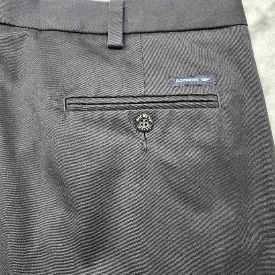 Dockers Pants Mens 40 X 30 Gray D3 Signature Khaki Pleated Chino Office Career - Image 3 of 4