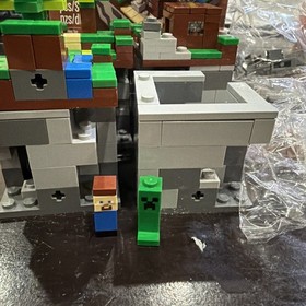 2012 LEGO 21102 Minecraft Micro World w/ Steve & Creeper Incomplete 