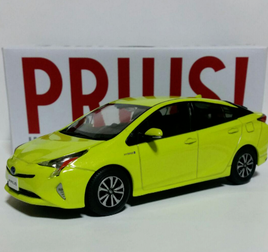 TOYOTA PRIUS Storefront Display Items Lime Green Diecast 1/30