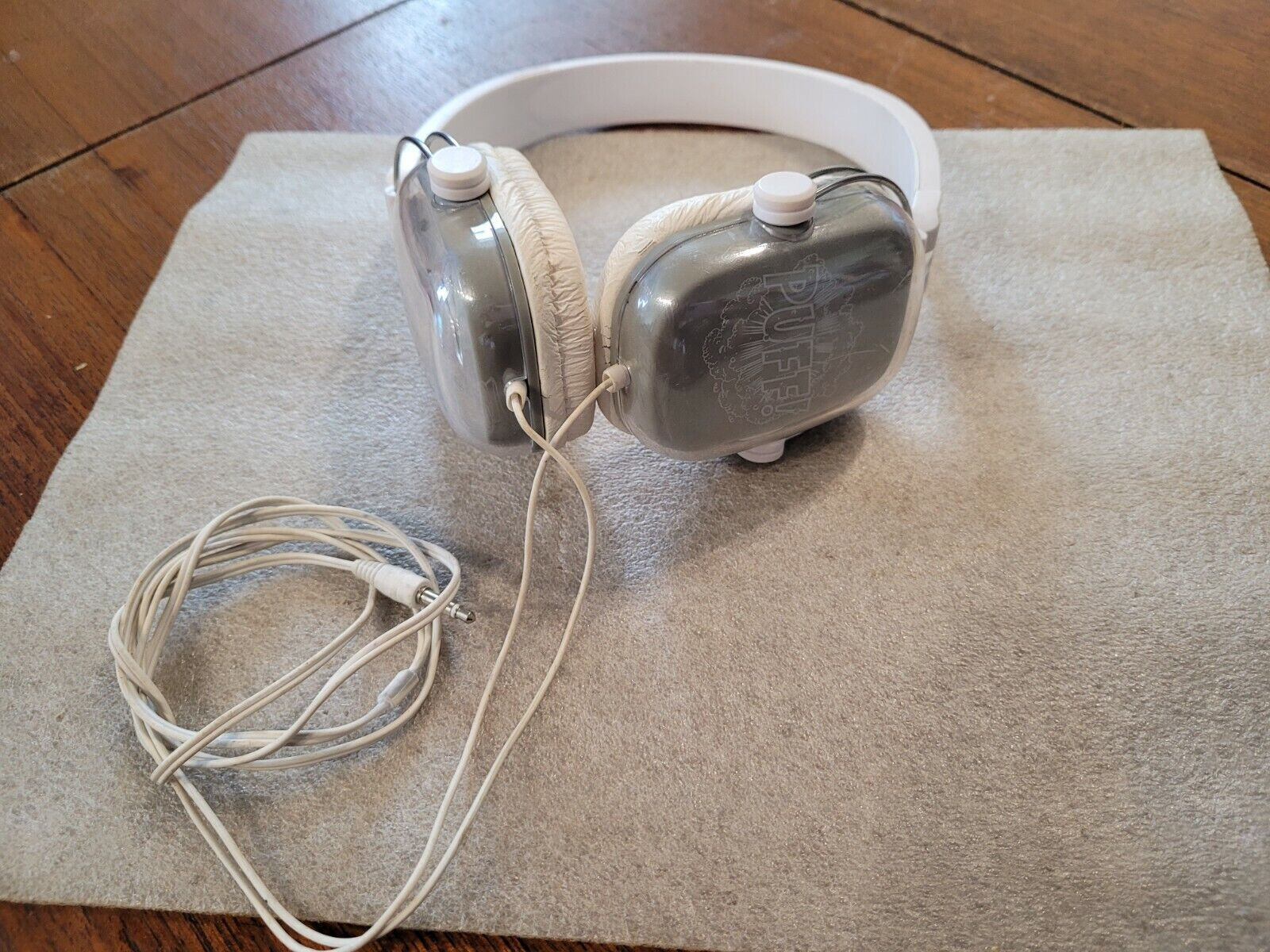 Casque Audio Filaire Stéréo PUFF! Blanc transparent Circum-Auriculaire