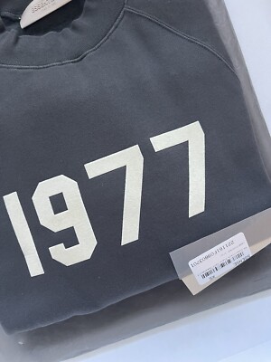 ESSENTIALS FEAR OF GOD 1977 トレーナーXLサイズ Fear of God Essentials 1977 Crewneck Iron Grey Black SS22