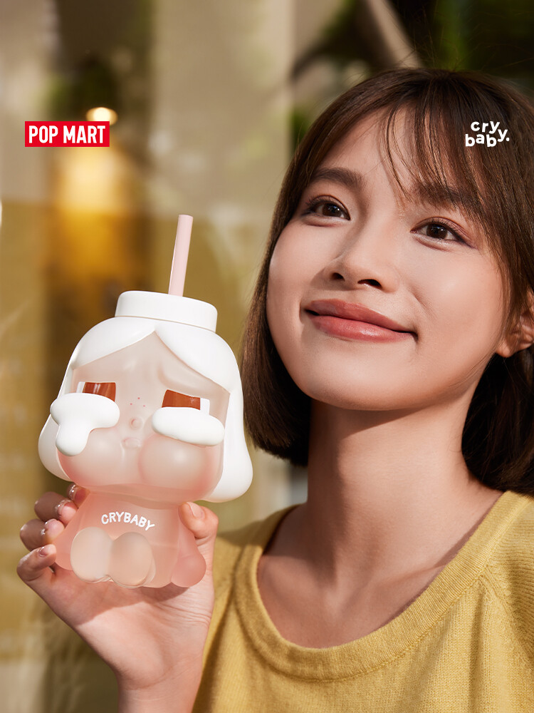 食事介助商品 Popmart Crybaby Plush Straw LIVE] CRYBABY Crying Again Series-Plush Straw Cup (I'LL GIVE
