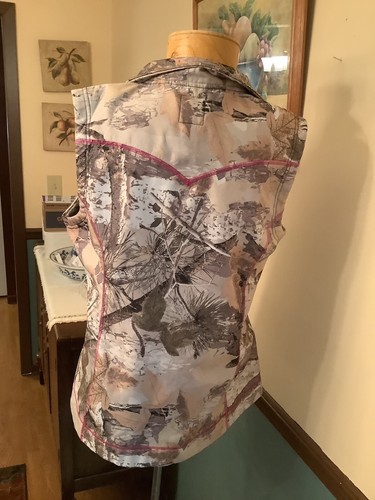 Roper Wear the West Women’s Size Lg Woodsy Camo/Pink , Black Fleece Lined Vest - Picture 2 of 2