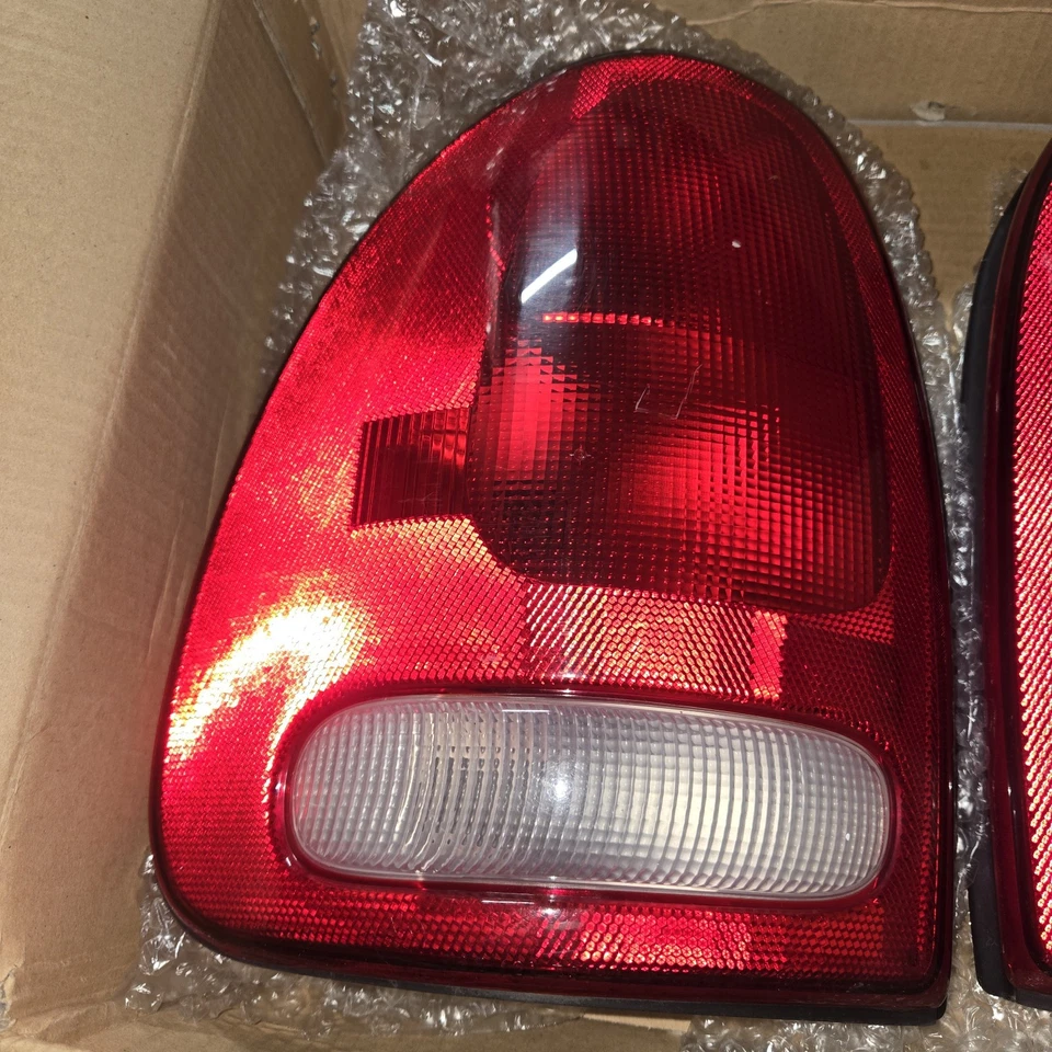 Tail Light Set For 1996-00 Dodge Caravan Durango Plymouth Voyager Town & Country - Image 3 of 3