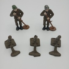 5 VINTAGE Lead Casted Pieces 2 Soldiers And 3 Cannons Lot