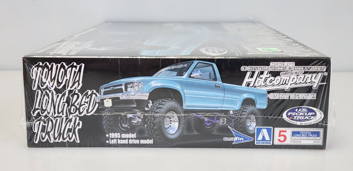 Aoshima Toyota Long Bed Truck 80 Hilux 1995 LHD 1/24 Model Kit