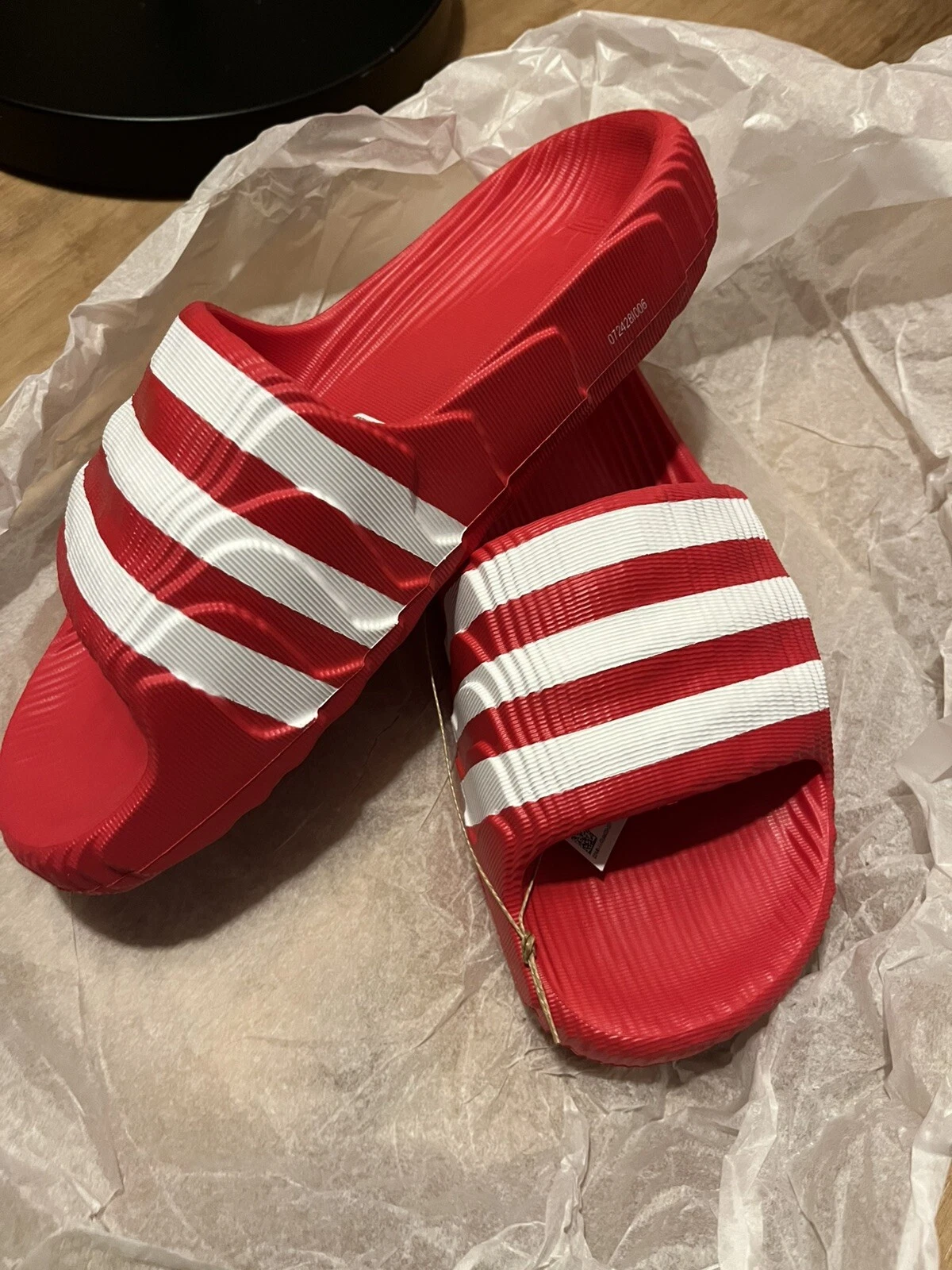 Adidas Adilette 22 Better Scarlet Bianco Uomo Unisex Sandalo Slip On IG9259 Taglia 9