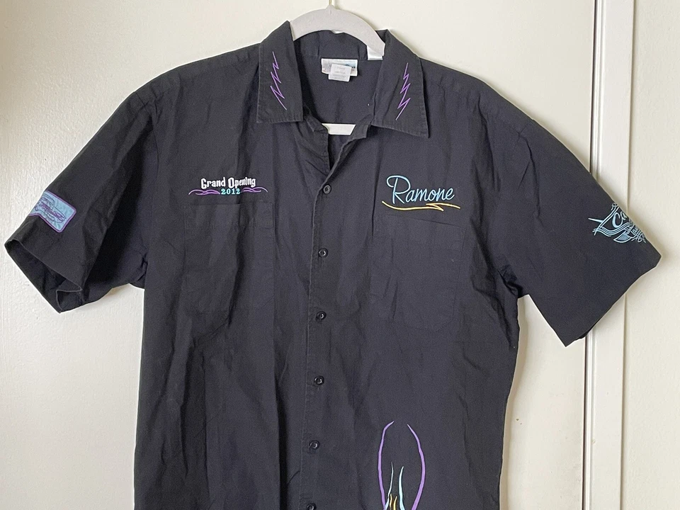 Disney Pixar DCA Cars Land Grand Opening 2012 Ramone’s Camisa Abotonada Talla L Foto 2 de 4