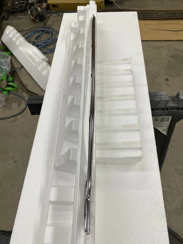 Oldsmobile 1954 88 cuartos moldura ventana cromo revelar inferior OEM. Para vacaciones C Foto 2 de 4