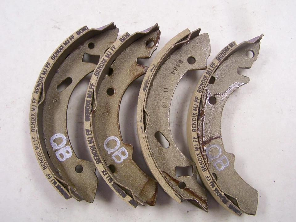 Zapatas de freno traseras con revestimiento nuevas hechas en Bendix EE. UU. R500 para Ford Escort Mercury Lynx Foto 3 de 4