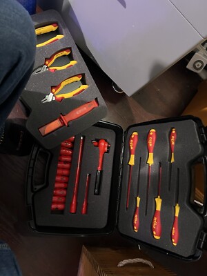 ''New'' Wiha 31592 24 Piece Insulated Tool Set with case and soft padded foam