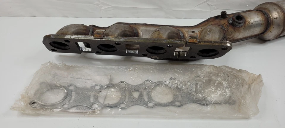 Catalytic Converter with Integrated Exhaust Manifold Dorman 674-301 - Image 4 of 4