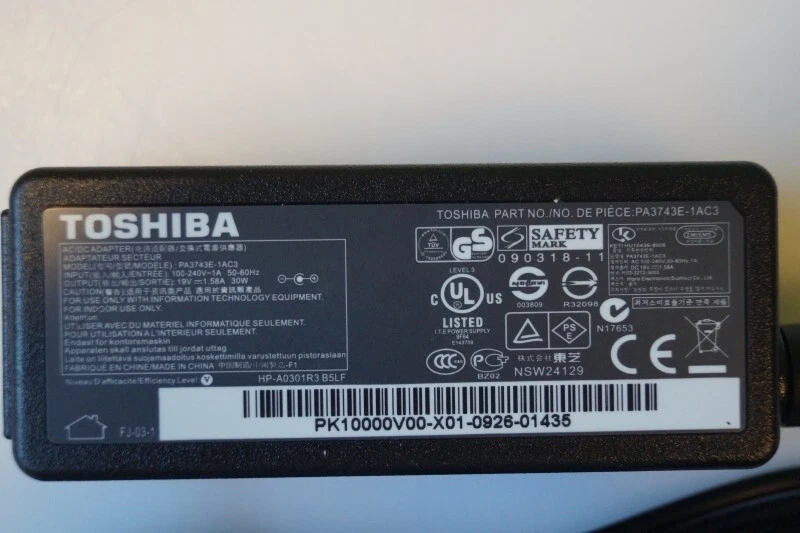 GENUINE TOSHIBA 19V 1.58A 30W AC Adapter for NB200 NB250 NB300, PA3743E-1AC3 - Image 4 of 4
