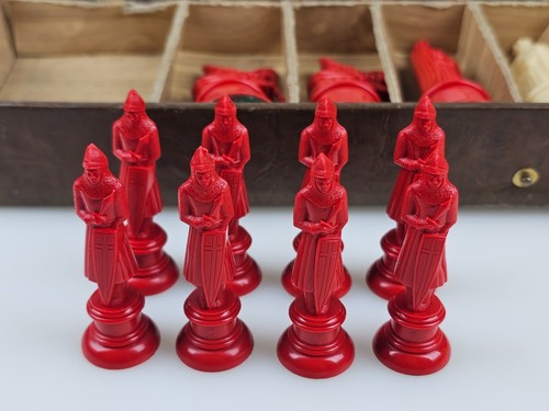 Set scacchi 32 pezzi replica figure XI secolo rosso e avorio Kingsway fiorentino - Foto 5 di 15