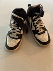 Girls Nike Shoe Size 5 1/2 — photo 2