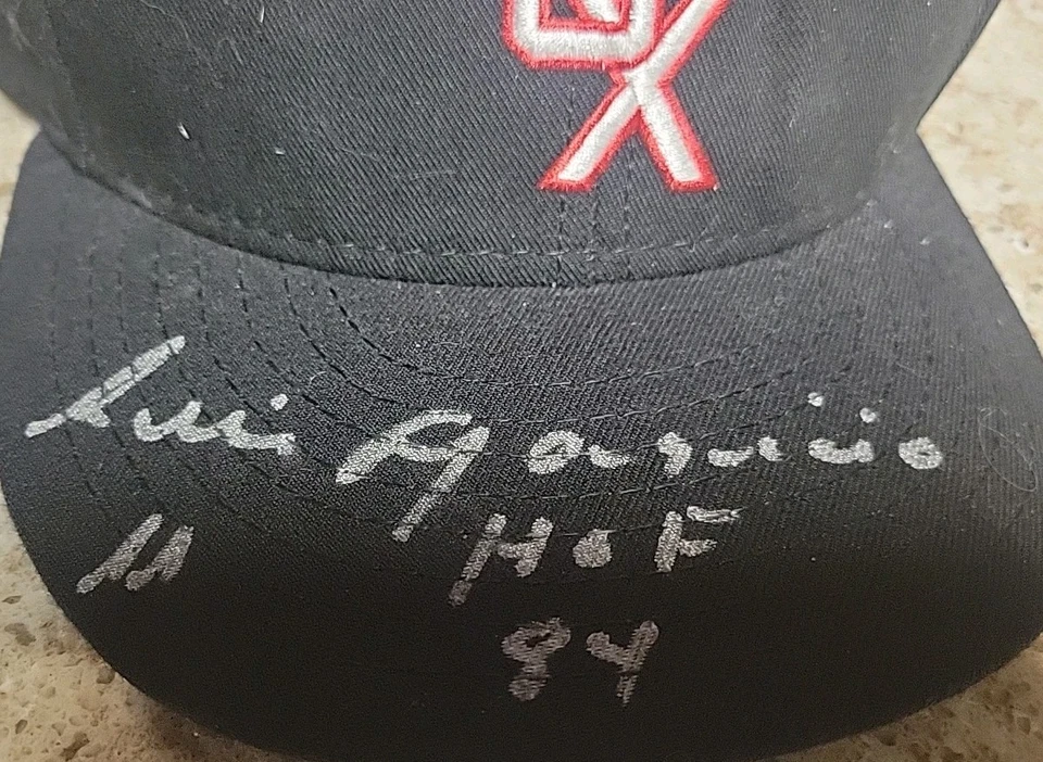Sombrero ajustado firmado por Luis Aparicio de los Medias Blancas de Chicago 7 3/8 sin certificado de autenticidad Hof Foto 2 de 4