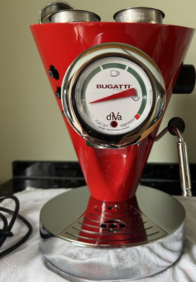 Bugatti Diva Espressomaschine rot, Siebträger, Milchaufschäumer, Zubehör