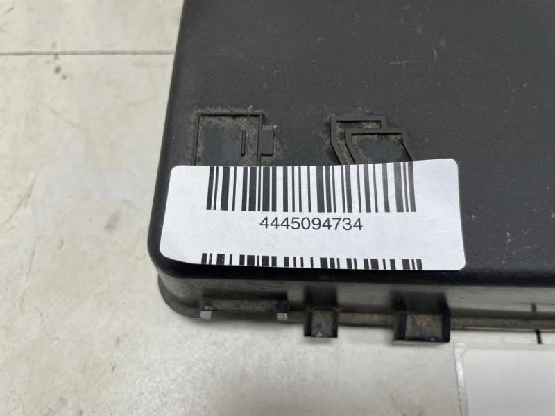 2010 2011 2012 2013 MAZDA 3 CAIXA DE BATERIA SALA DE MÁQUINAS TAMPA SUPERIOR FABRICANTE DE EQUIPAMENTO ORIGINAL+ - Imagem 3 de 4