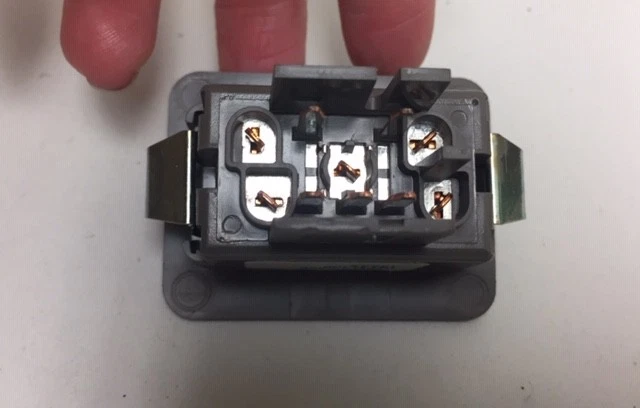 Chevrolet GMC Blazer 1998-2005 placa Jimmy ASM RR S/D ACSRY SW 15151468 NUEVO OEM Foto 2 de 4