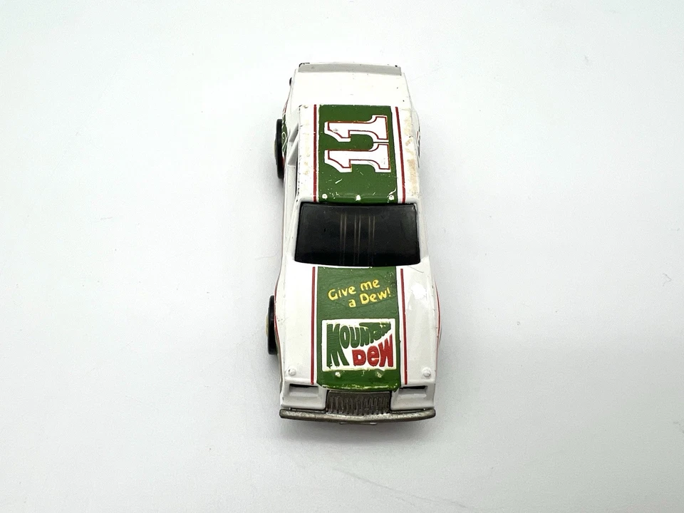 Coche diecast Mattel 1982 vintage Hot Wheels Mountain Dew Racing Stocker #11 Foto 2 de 4