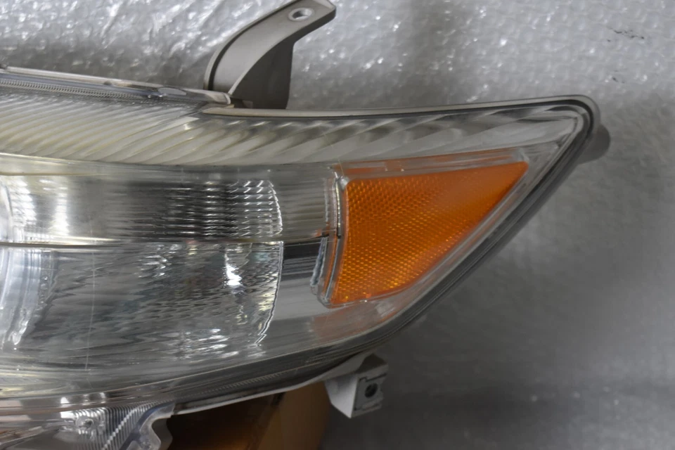 ЛЕВАЯ ФАРА TOYOTA CAMRY 2010-2011 ОТ ОРИГИНАЛЬНОГО ПРОИЗВОДИТЕЛЯ - Изображение 4 из 4