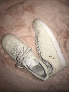 adidas gazelle beige suede