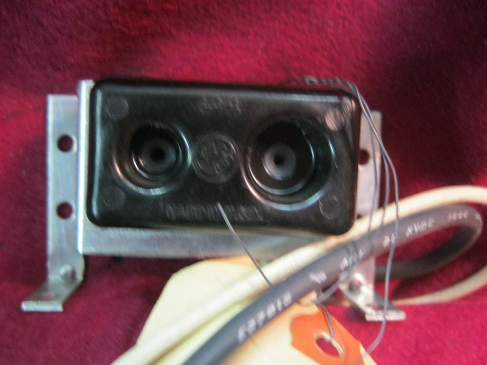 NEW Altman Orbiter Replacement Lamp Socket - Image 2 of 4