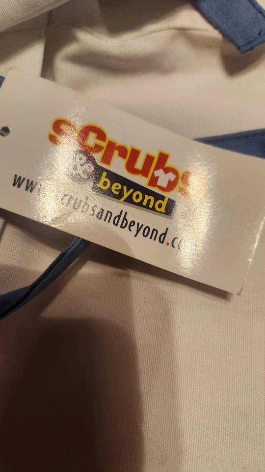 SCRUBS & BEYOND WHITE SCRUBS SIZE SMALL - Image 3 of 4