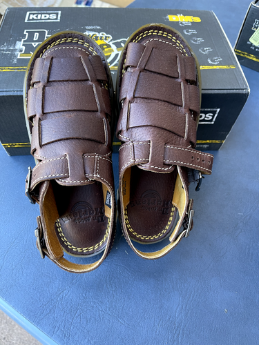 New Dr. Martens Vintage  kids boys girls Fisherman Sandals UK Sz 1 US 2 EUR 33 - Picture 1 of 4