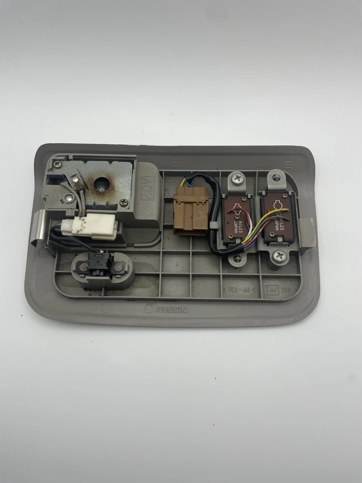 1996-1999 INFINITI I30 OVERHEAD DOME LIGHT SUNROOF SWITCH FRONT GRAY OEM 2879-19 - Image 2 of 2