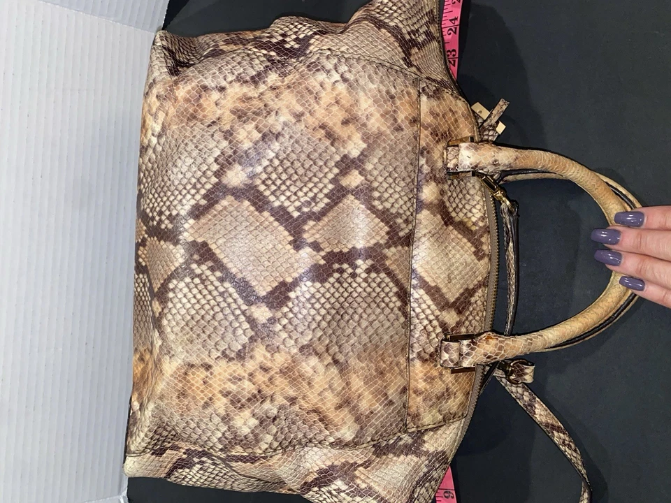 Bolso de hombro Michael Kors Riley beige pitón cuero en relieve Foto 4 de 4