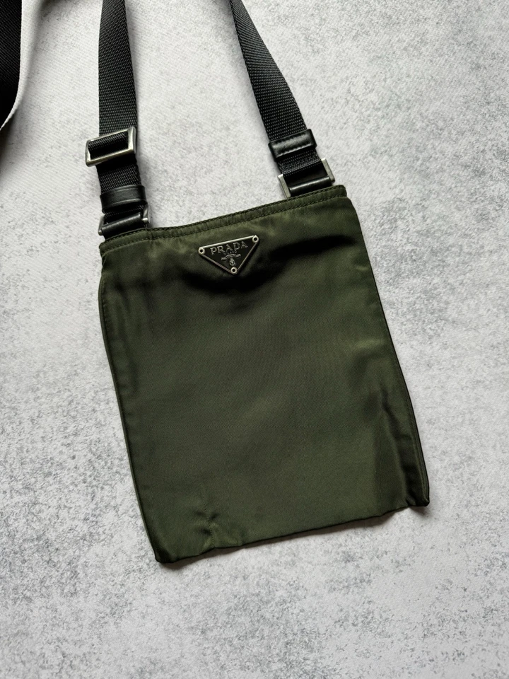 RARE VINTAGE 2000s PRADA NYLON CROSSBODY MESSENGER BAG Y2K MENS GREEN SMALL SIZE - Image 3 of 4