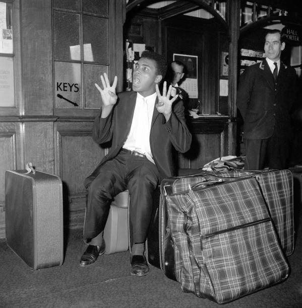 Boxing - Heavyweight Boxer Cassius Clay - Piccadilly London 1963 OLD PHOTO Boxing - Heavyweight Boxer Cassius Clay - Piccadilly London 1963 OLD PHOTO