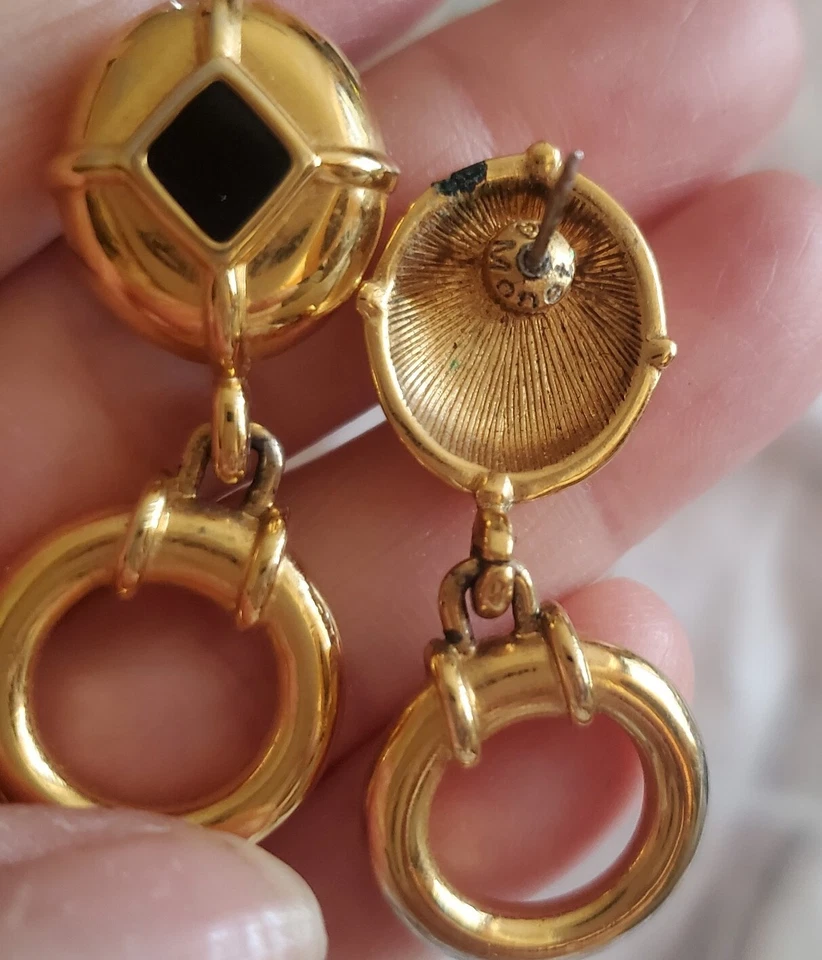 Pendientes Monet Vintage Colgantes Perforados Tono Dorado Esmalte Firmado Llamadores de Puerta Foto 3 de 4