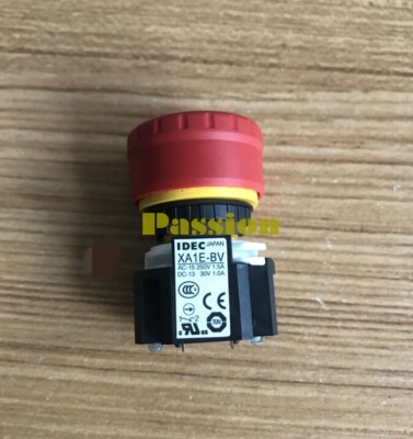1PCS New For IDEC Button Switch XA Series Stop Switch XA1E-BV313R 4 pin