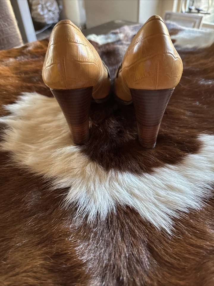 Mocasines de tacón alto Banana Republic de cuero tostado con estampado de cocodrilo para mujer talla 9,5 B Foto 4 de 4